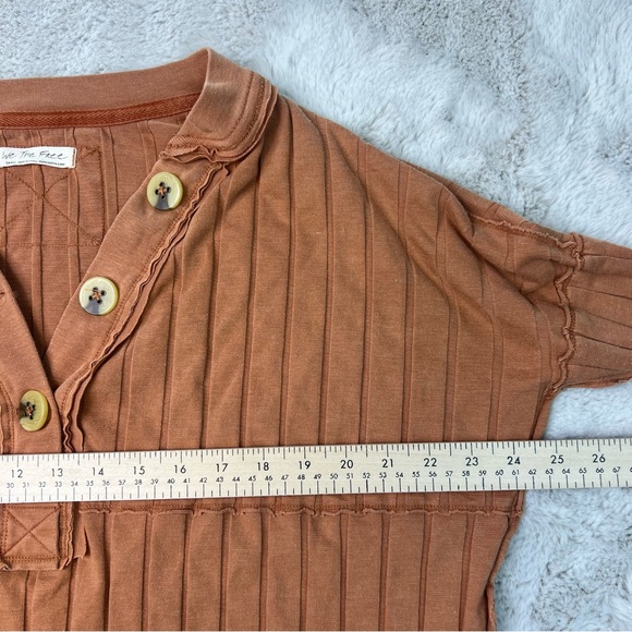 We The Free People Ribbed Button Henley Top Rust Tan Size Small Tshirt Cotton - Picture 6 of 9